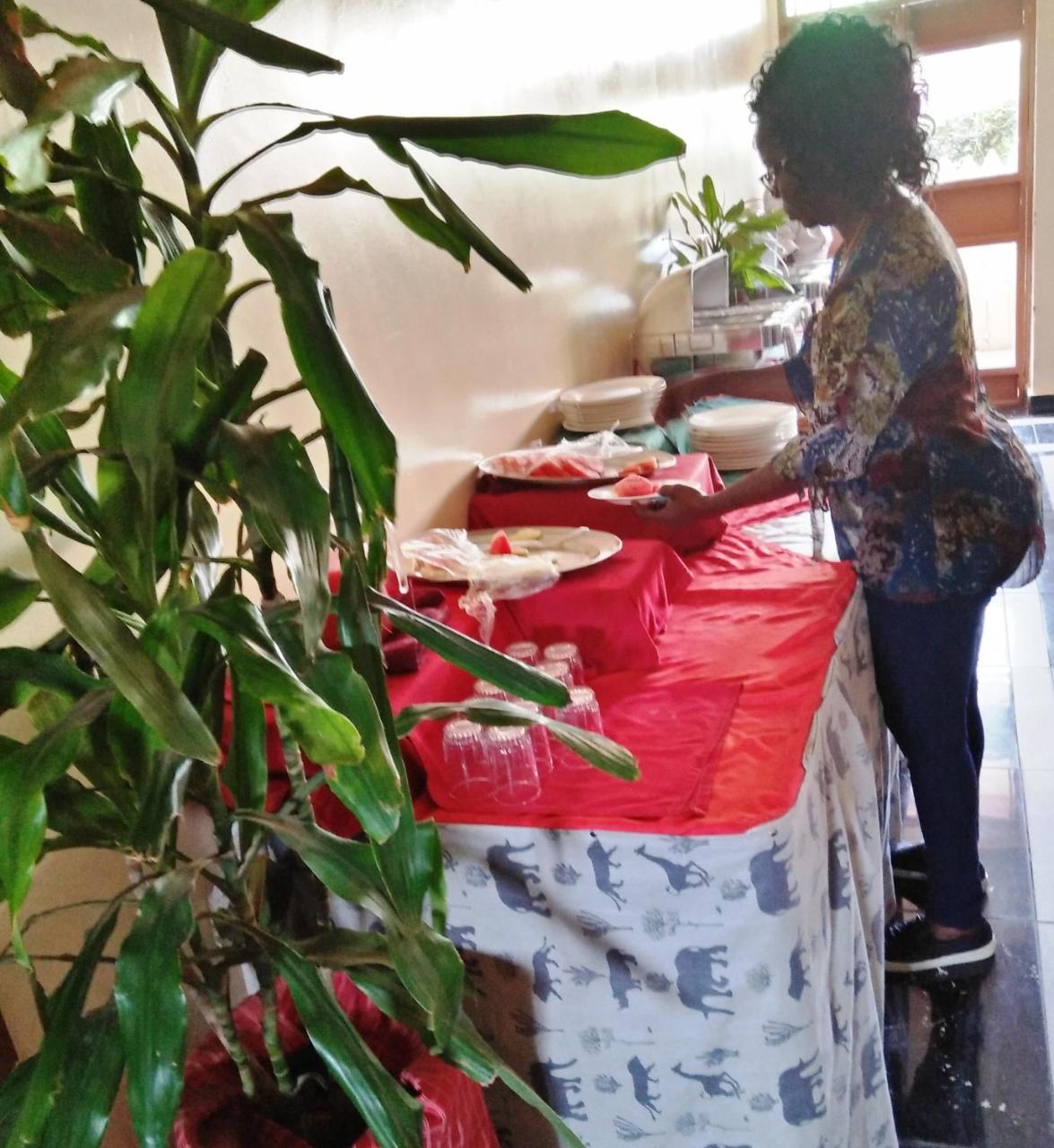 Bomen Hotel Isiolo Buitenkant foto